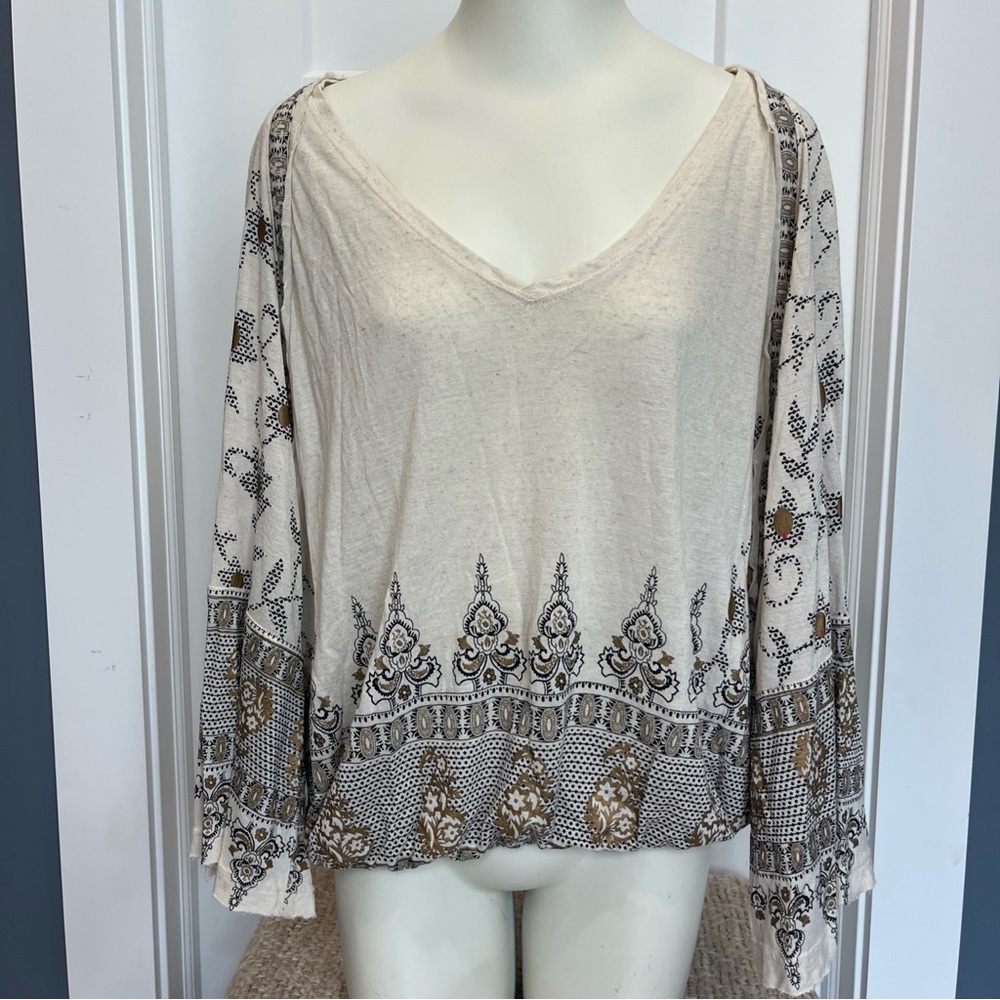 Free People Medallion Print Billowy Raglan Long Bell Sleeves‎ Blouse Sz Medium